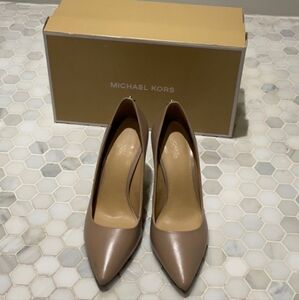Michael Kors Leather Pumps